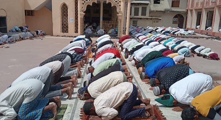 On the last Friday of Ramadan, Muslims offered prayers in all mosques and prayed for peace