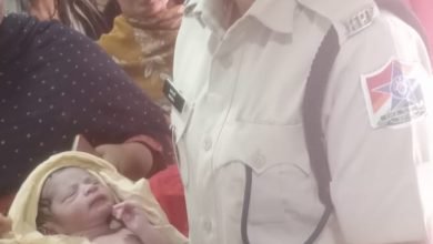 woman gave birth to a child in train