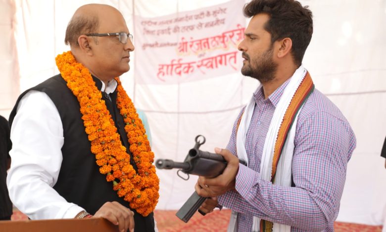 Khesari Lal Yadav reached the Chief Minister's meeting with a gun, the Chief Minister became speechless